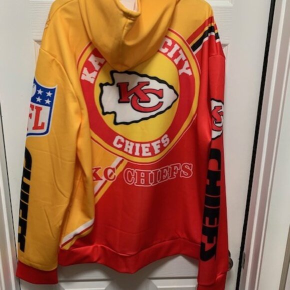 NEW-- CHIEFS FOOTBALL MENS HOODIE - Picture 3 of 3